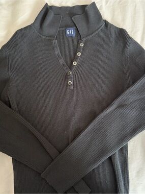 GAP Black Ribbed Henley Sweater